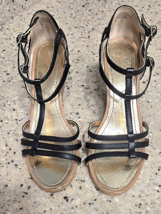 Seychelles Shoes - Seychelles Black Strappy T‑Bar Sandals with Gold Insole